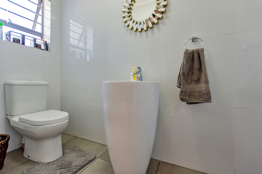 5 Bedroom Property for Sale in Myburgh Park Western Cape